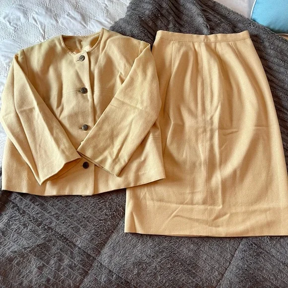 Elegant Tan Midi Skirt